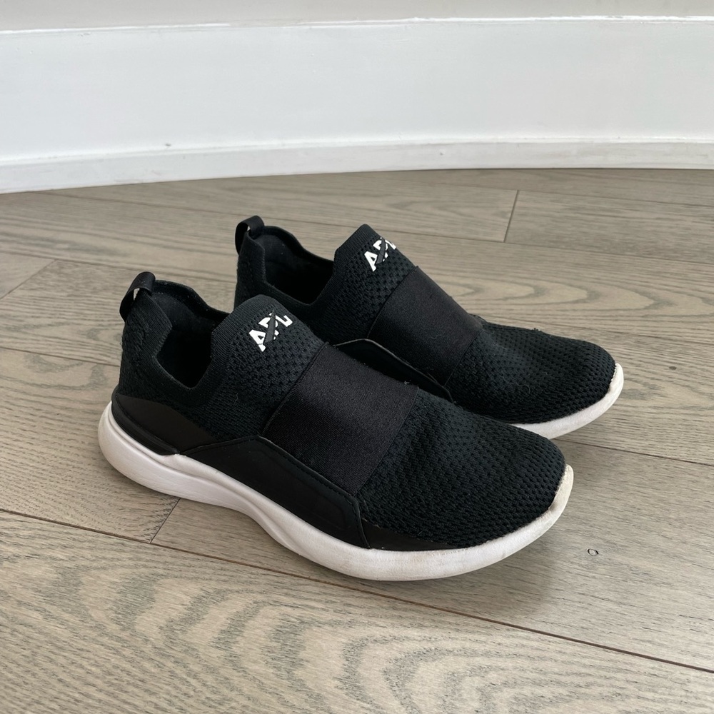 APL women’s Techloom Bliss Sneakers size 5
